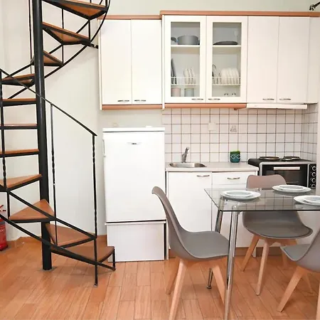 Lift Loft Syros 1 Minute From Square Apartamento *